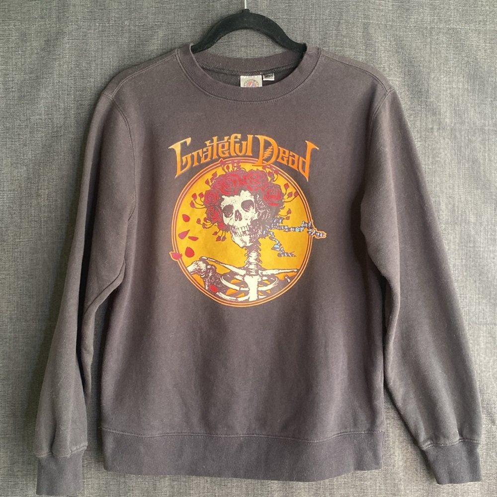 Grateful Dead Sweatshirt Skull & Roses logo, charcoal black, soft, size small.